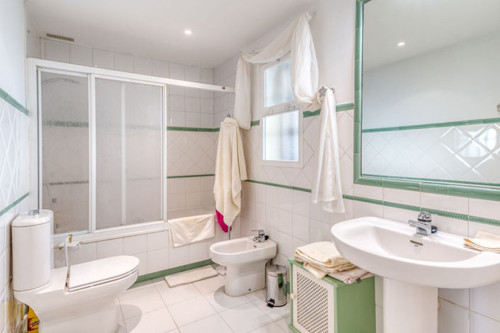 Image No.22-3 Bed Property for sale