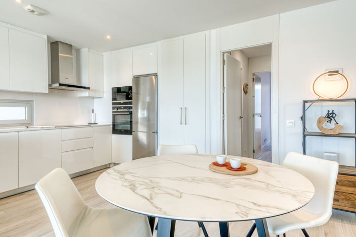 Image No.12-3 Bed Property for sale