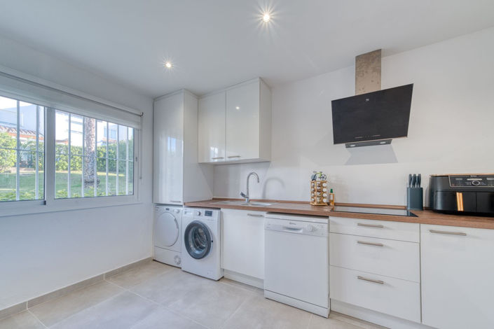 Image No.6-3 Bed Property for sale