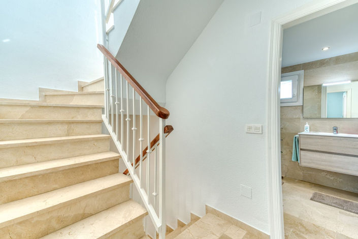 Image No.9-3 Bed Property for sale