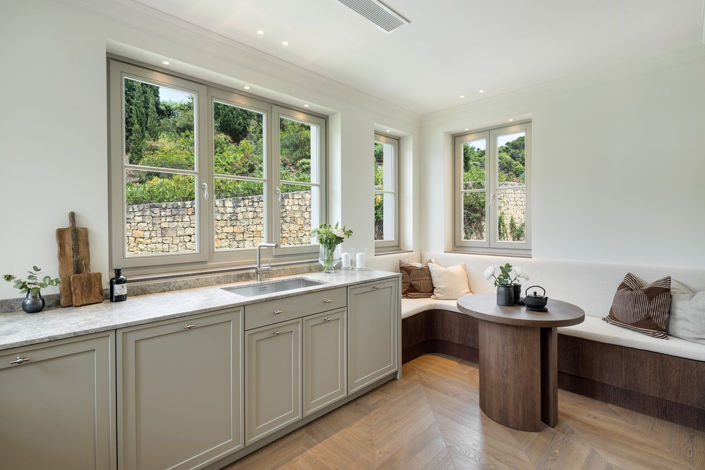 Image No.20-5 Bed Property for sale