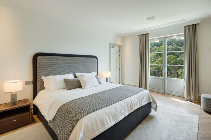 Image No.26-5 Bed Property for sale