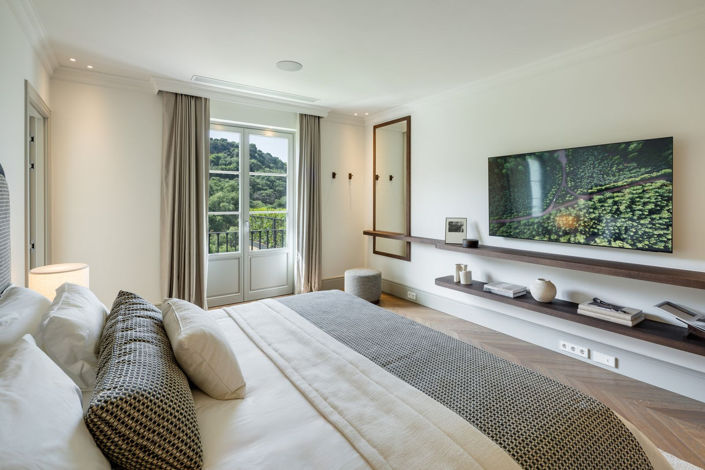 Image No.27-5 Bed Property for sale