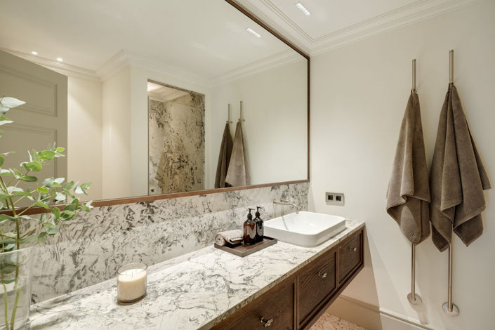 Image No.28-5 Bed Property for sale