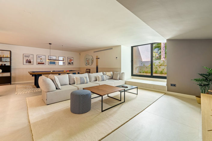 Image No.12-5 Bed Property for sale