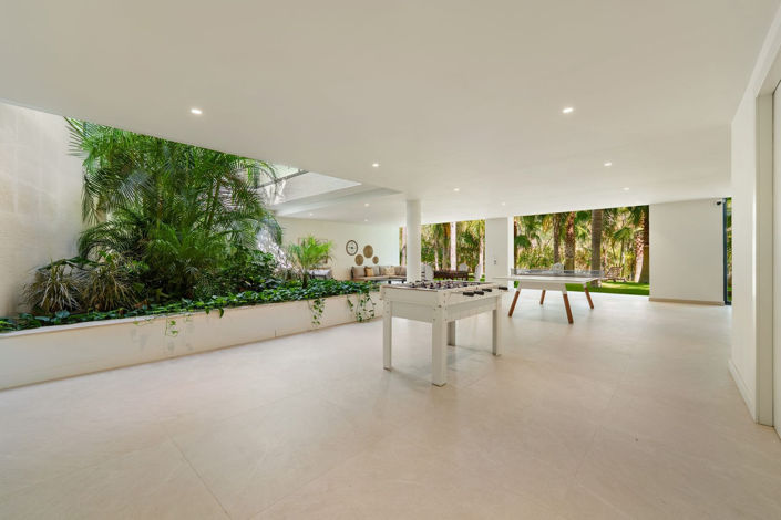 Image No.14-5 Bed Property for sale