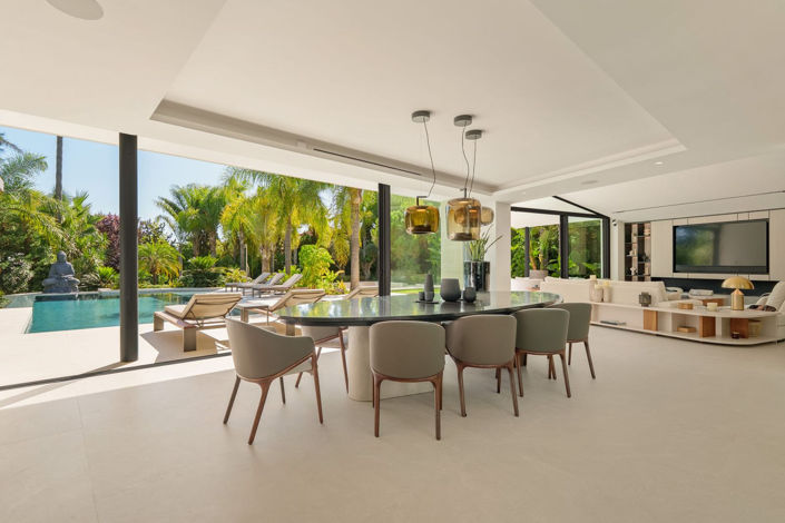 Image No.17-5 Bed Property for sale