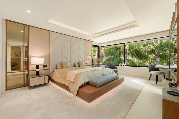 Image No.24-5 Bed Property for sale