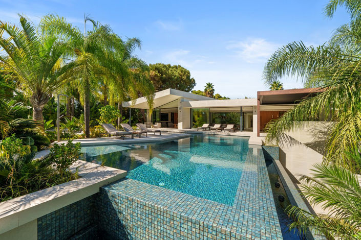 Image No.29-5 Bed Property for sale