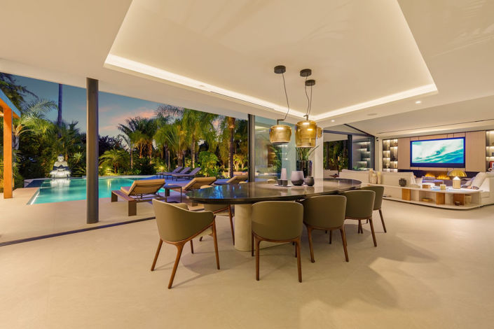 Image No.38-5 Bed Property for sale