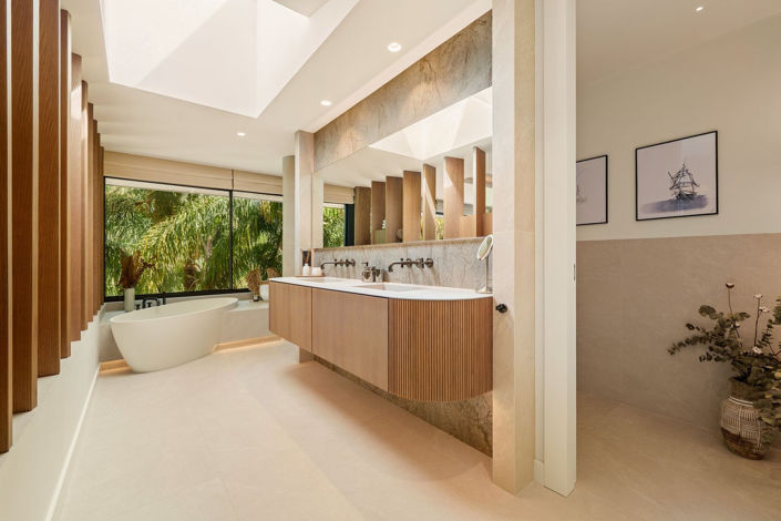 Image No.5-5 Bed Property for sale