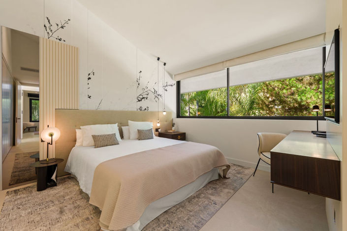 Image No.50-5 Bed Property for sale