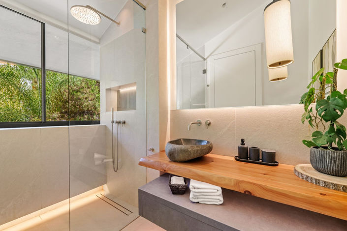 Image No.7-5 Bed Property for sale