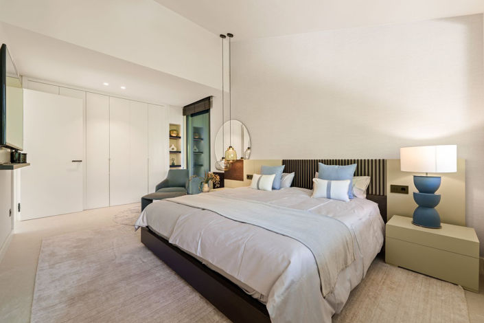 Image No.8-5 Bed Property for sale