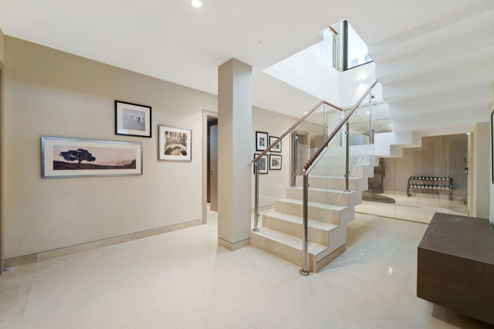 Image No.29-5 Bed Property for sale