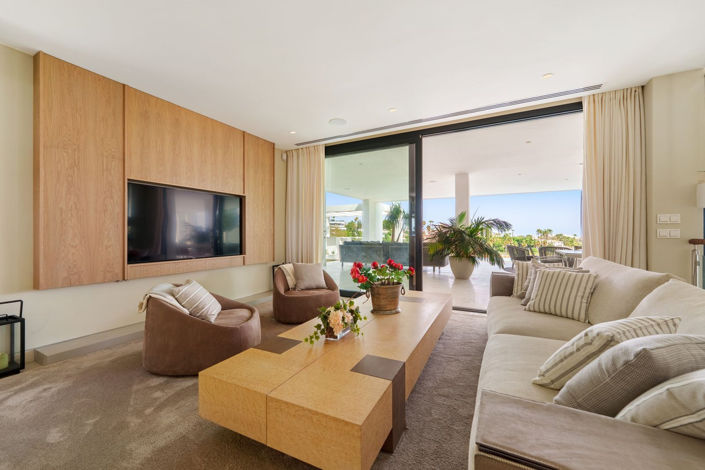 Image No.5-5 Bed Property for sale