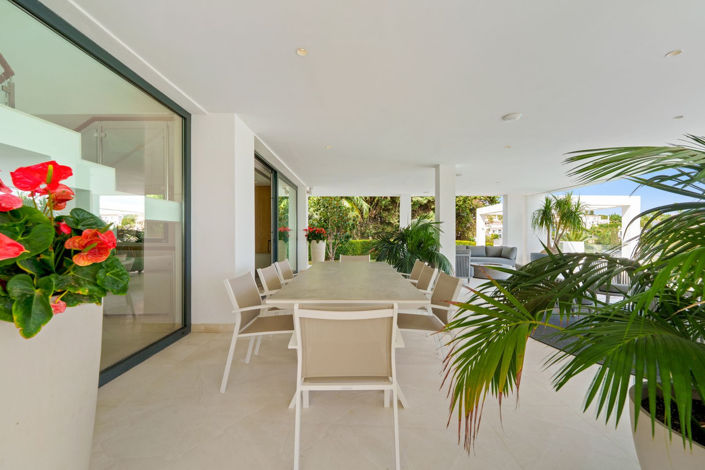 Image No.8-5 Bed Property for sale