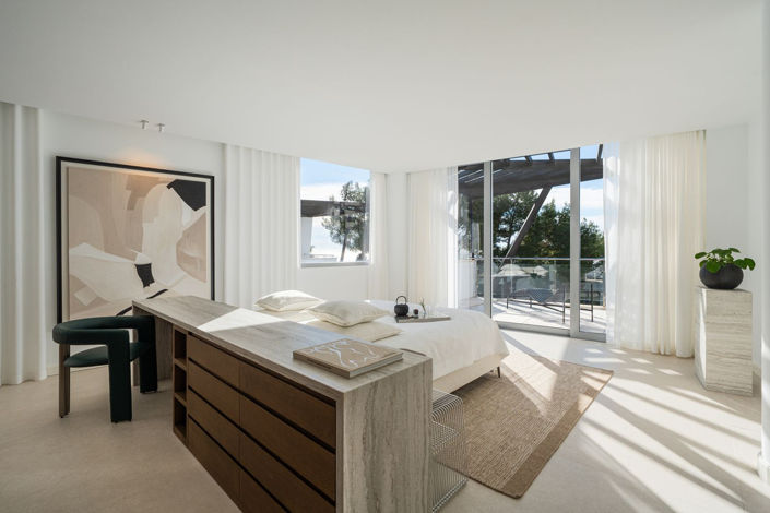 Image No.4-4 Bed Property for sale