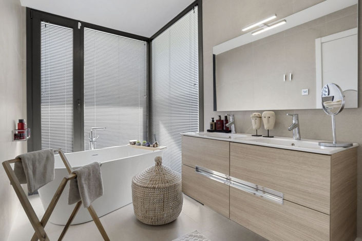 Image No.6-4 Bed Property for sale