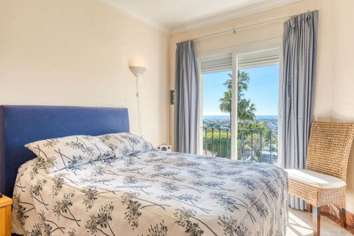 Image No.20-3 Bed Property for sale