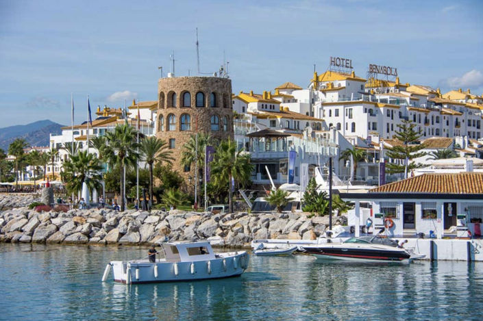 Image No.4-4 Bed Property for sale