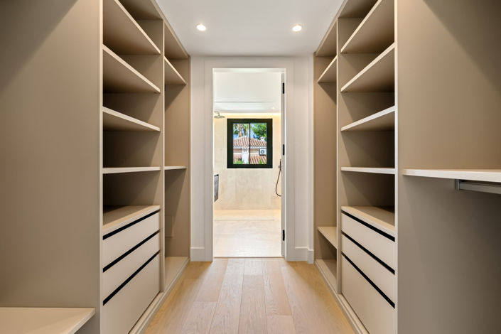 Image No.23-5 Bed Property for sale