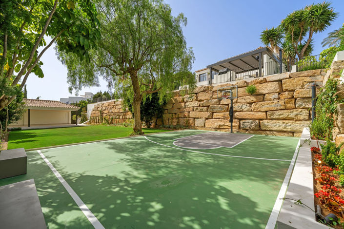 Image No.6-5 Bed Property for sale