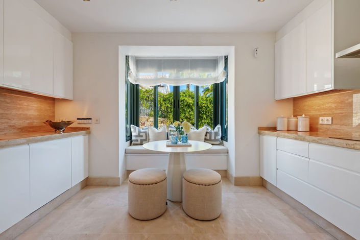 Image No.24-4 Bed Property for sale