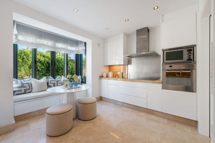 Image No.27-4 Bed Property for sale