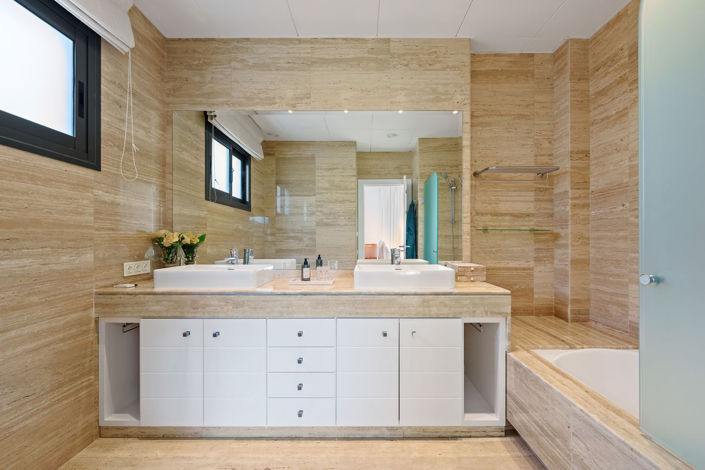 Image No.7-4 Bed Property for sale