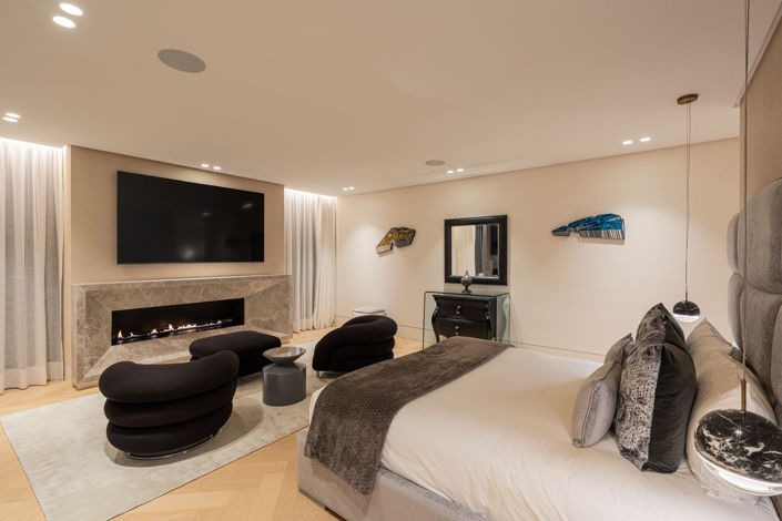 Image No.14-5 Bed Property for sale