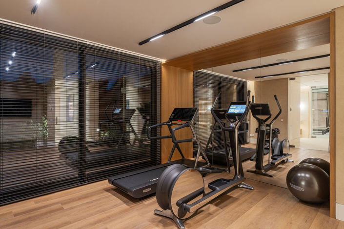 Image No.23-5 Bed Property for sale