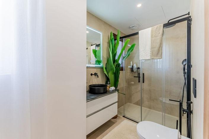 Image No.20-3 Bed Property for sale