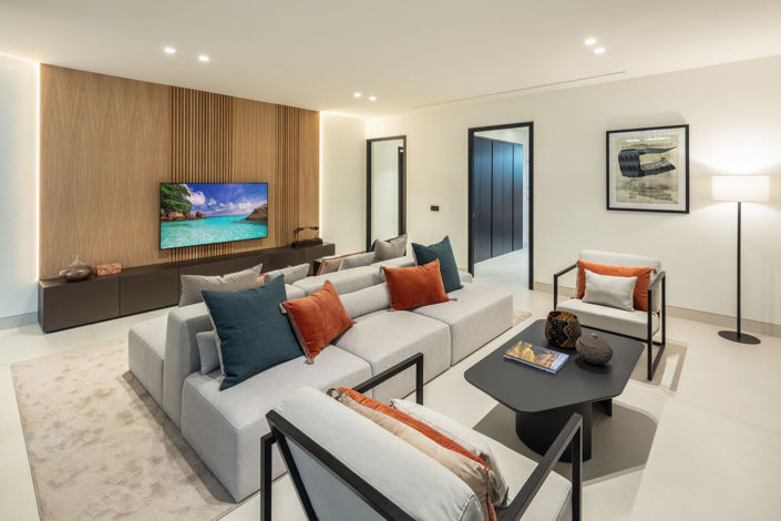 Image No.16-5 Bed Property for sale