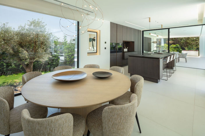 Image No.19-5 Bed Property for sale