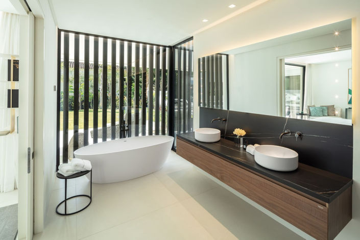 Image No.8-5 Bed Property for sale