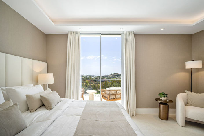 Image No.19-4 Bed Property for sale