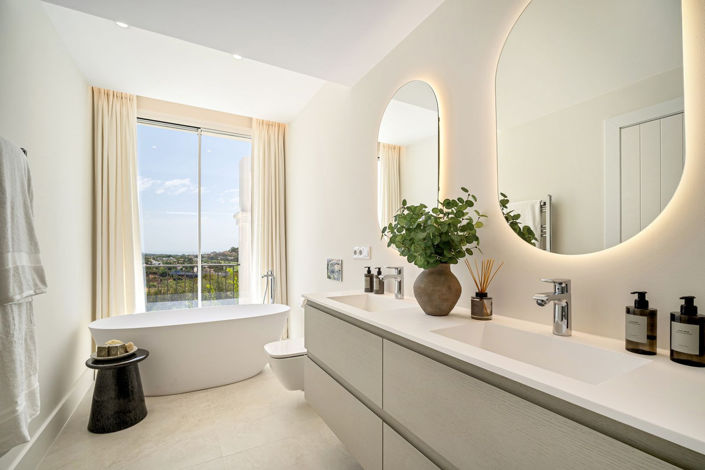 Image No.20-4 Bed Property for sale