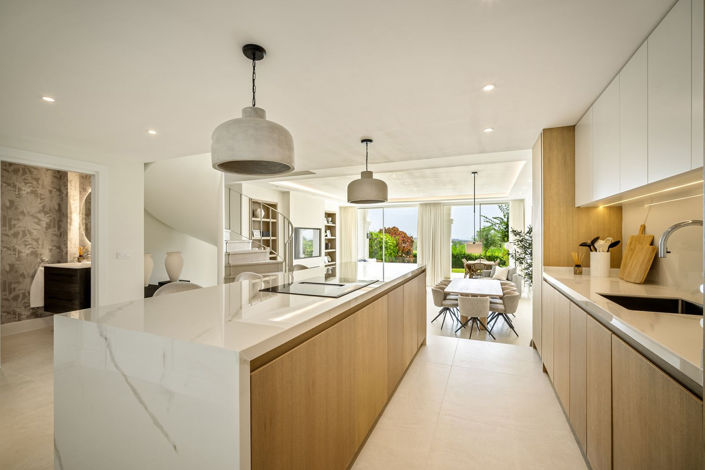 Image No.6-4 Bed Property for sale