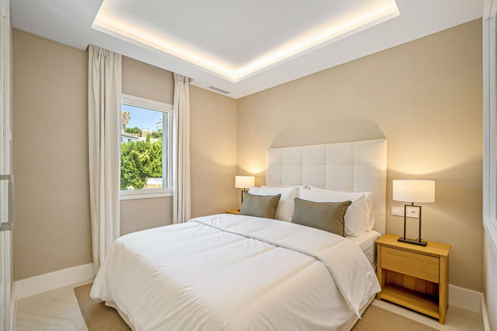 Image No.8-4 Bed Property for sale