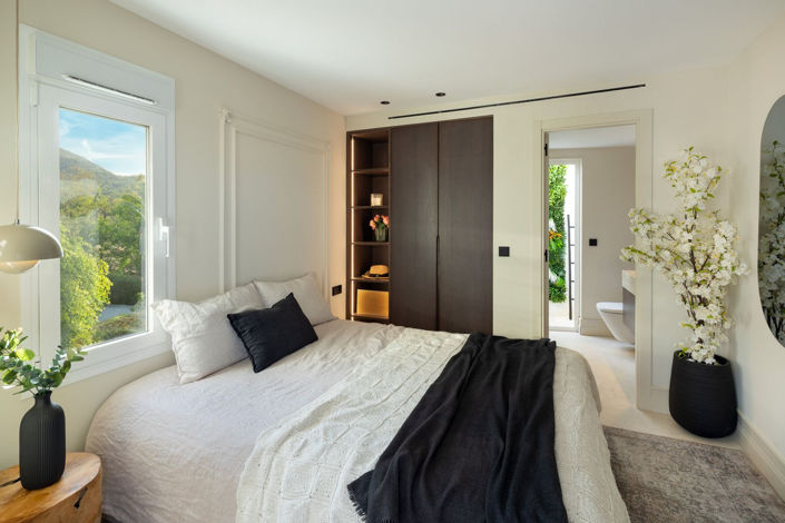 Image No.13-4 Bed Property for sale