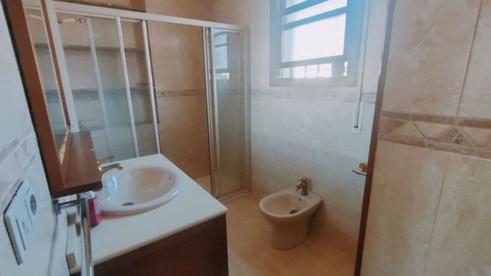 Image No.6-4 Bed Property for sale