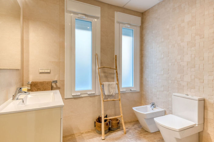 Image No.15-3 Bed Property for sale