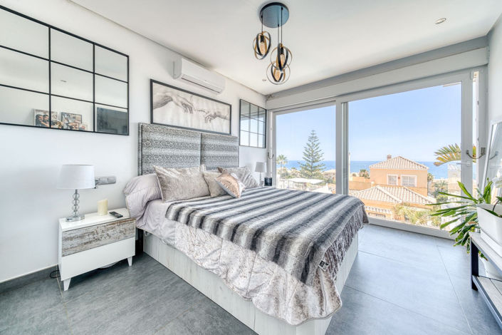 Image No.20-5 Bed Property for sale