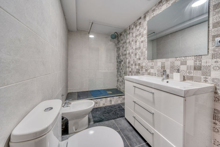 Image No.31-5 Bed Property for sale