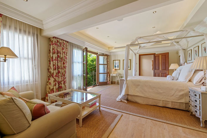 Image No.14-6 Bed Property for sale