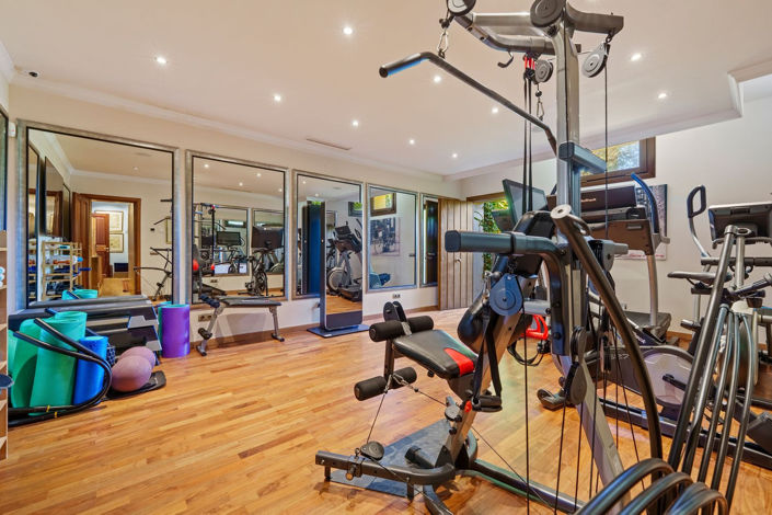 Image No.31-6 Bed Property for sale