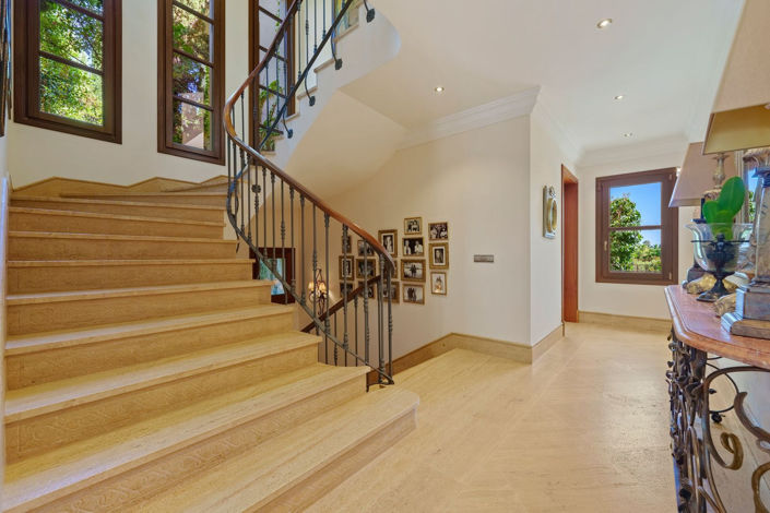 Image No.35-6 Bed Property for sale