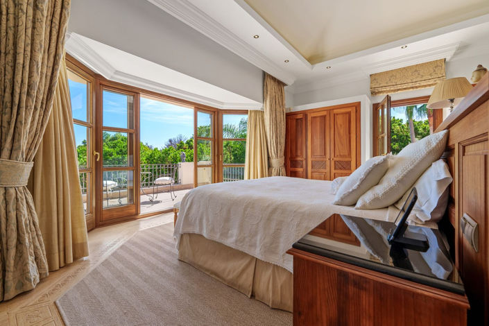 Image No.45-6 Bed Property for sale