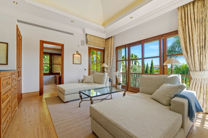 Image No.49-6 Bed Property for sale